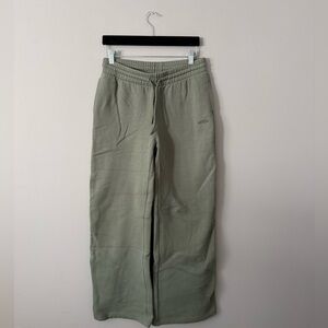 Aritzia Boyfriend Wide Leg Sweatpants